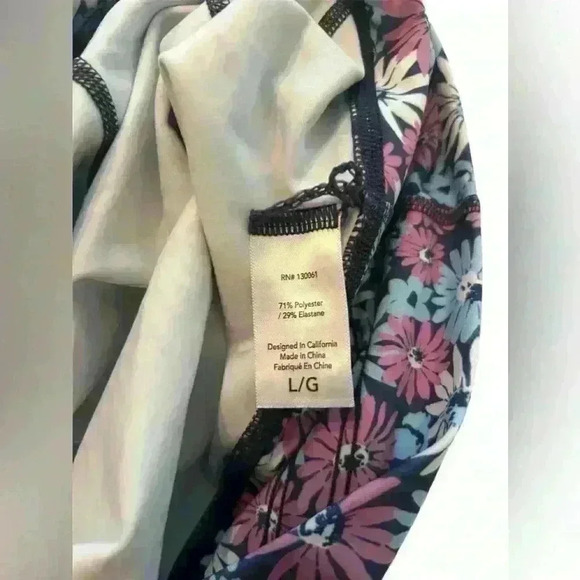 L*SPACE active Set! High Rise Leggings and underwire Bra Oopsie Daisy - Picture 14 of 14